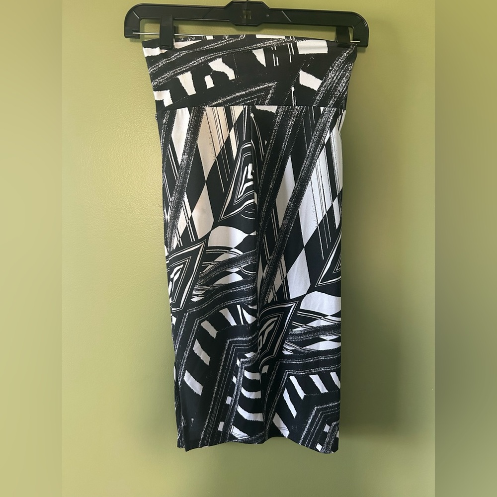 Bebe black and white pencil skirt
